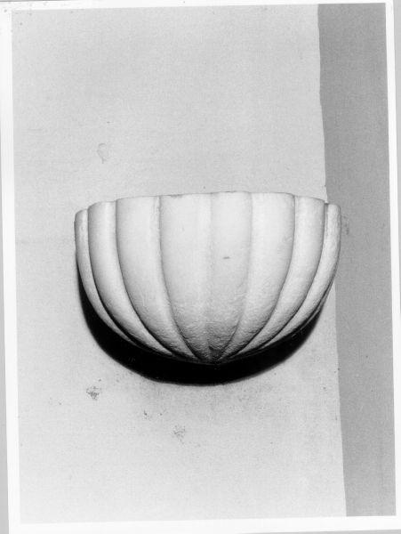 acquasantiera da parete - ambito livornese (sec. XIX)