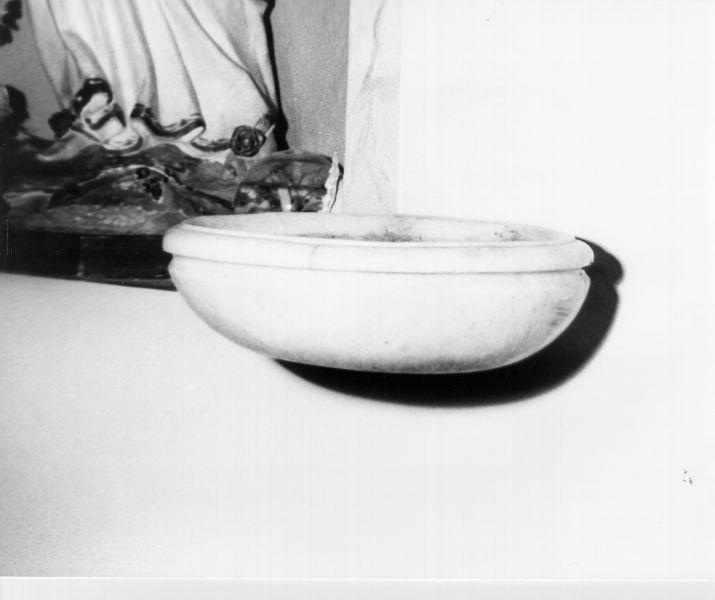 acquasantiera da parete - ambito elbano (prima metà sec. XIX)