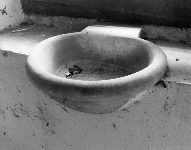 acquasantiera da parete - ambito elbano (prima metà sec. XIX)