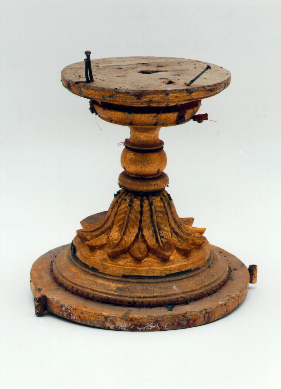 base di candeliere - produzione siciliana (Prima metà sec. XIX)