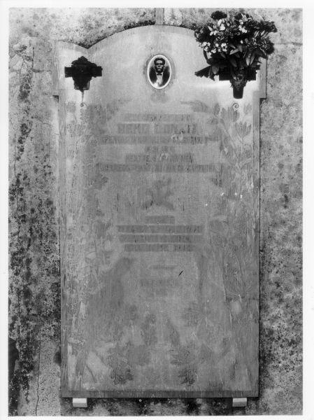 lapide - manifattura toscana (prima metà sec. XX)