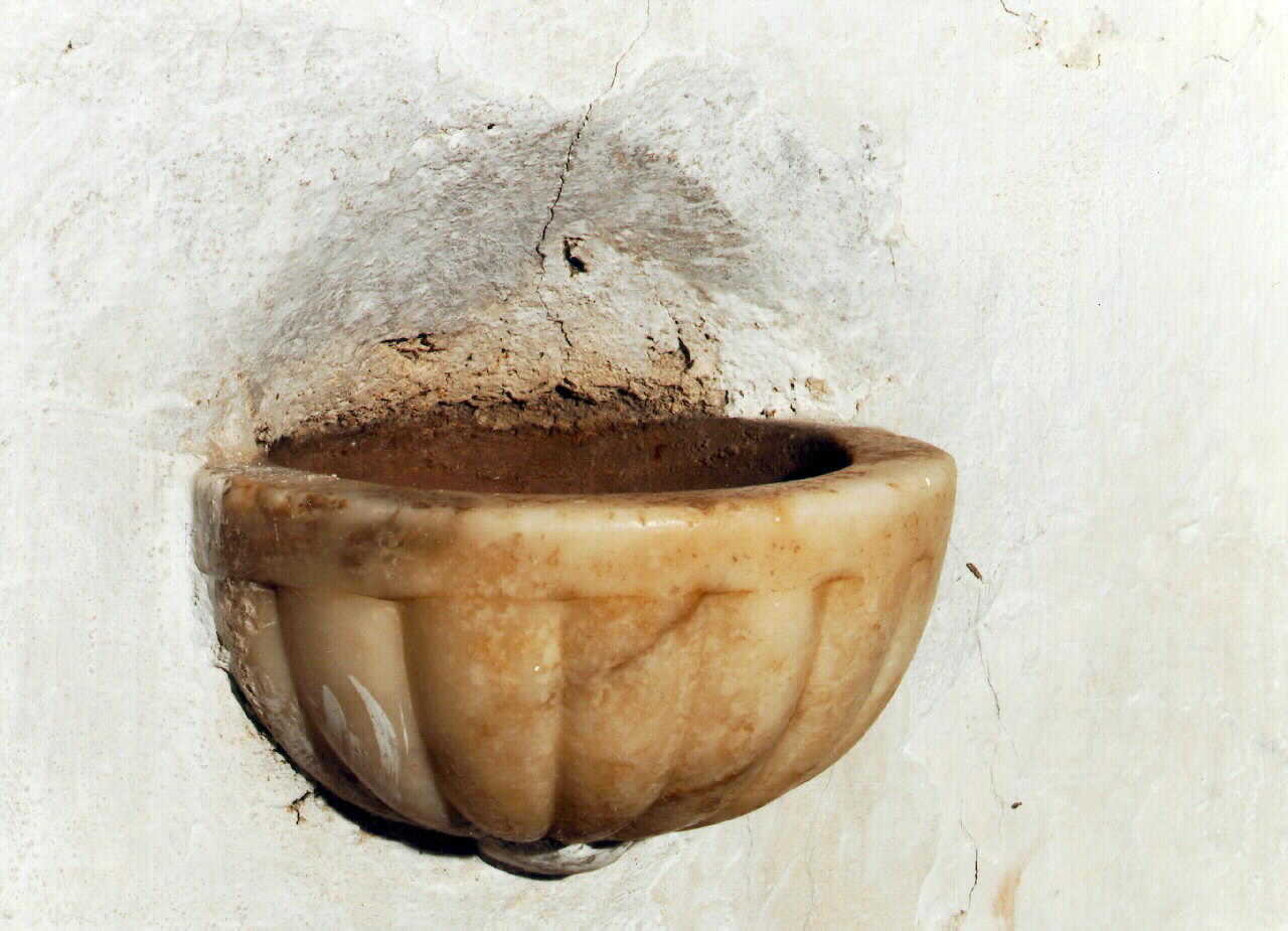 acquasantiera da parete - ambito siciliano (Prima metà sec. XVIII)