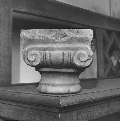 basamento - bottega italiana (sec. XVIII)