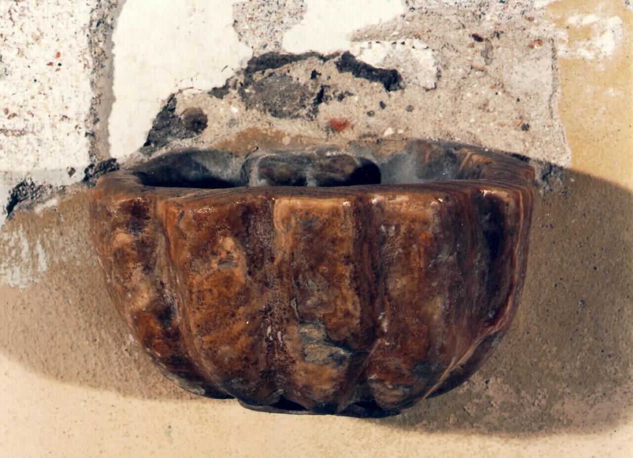 acquasantiera - a conchiglia - ambito siciliano (Prima metà sec. XVIII)