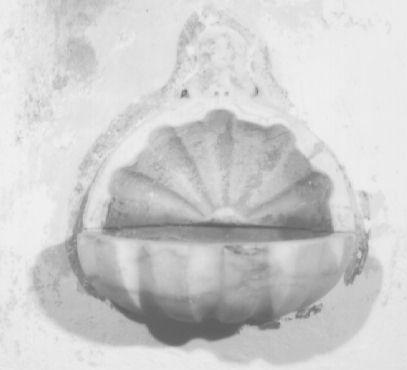 acquasantiera da parete - ambito apuoversiliese (inizio sec. XVIII)