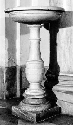 acquasantiera - a fusto - ambito apuoversiliese (sec. XVII)