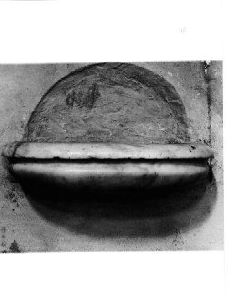 acquasantiera da parete - ambito apuoversiliese (sec. XVIII)
