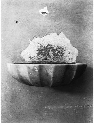 acquasantiera da parete - ambito apuoversiliese (sec. XVIII)