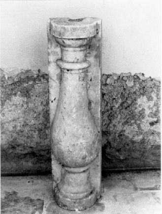 pilastrino, elemento d'insieme - ambito apuoversiliese (sec. XVIII)