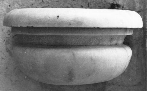 acquasantiera da parete - ambito lucchese (sec. XVIII)