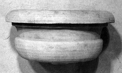 acquasantiera da parete - ambito lucchese (sec. XVII)