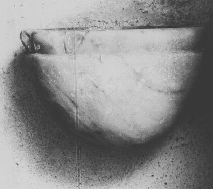 acquasantiera da parete - ambito apuoversiliese (sec. XVIII)