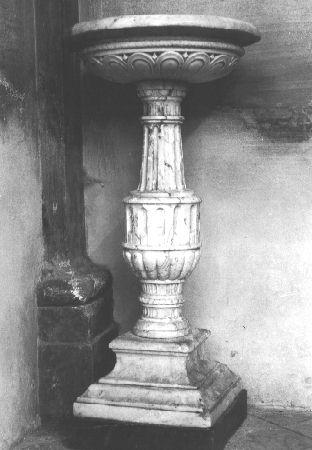 acquasantiera - a fusto - ambito apuoversiliese (fine/inizio secc. XVI/ XVII)