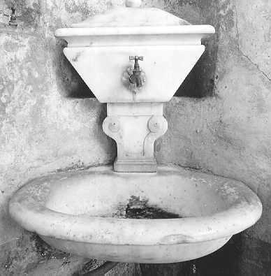 lavabo da sacrestia - ambito apuoversiliese (sec. XVIII)