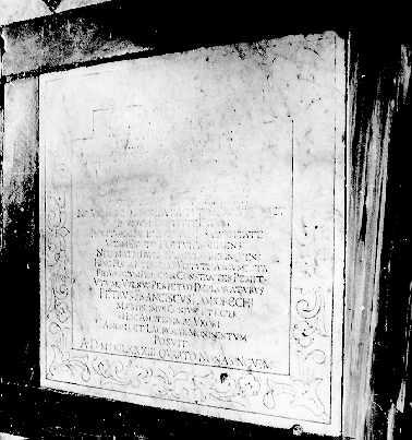 lapide tombale - ambito apuoversiliese (sec. XVII)
