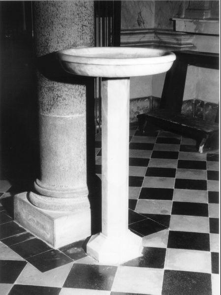 acquasantiera, serie - bottega apuana (seconda metà sec. XIX)