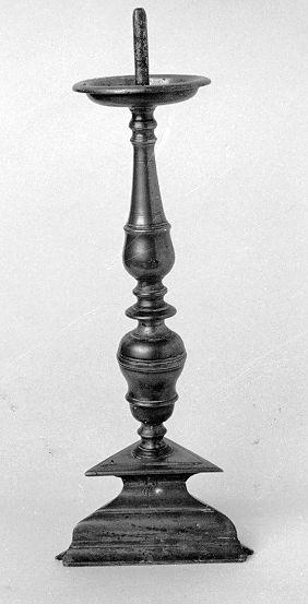 candeliere d'altare, serie - bottega italiana (fine/inizio secc. XVII/ XVIII)