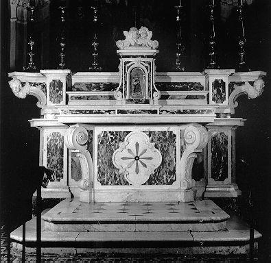 altare maggiore - bottega apuana (sec. XVIII)