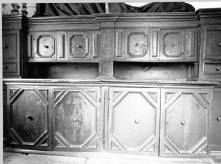 mobile da sacrestia con alzata - ambito lunigianese (inizio sec. XIX)