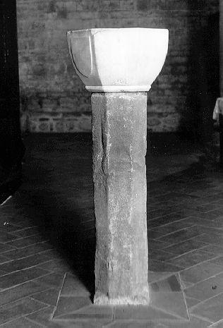 acquasantiera - a fusto - ambito lunigianese (secc. XV/ XVI)