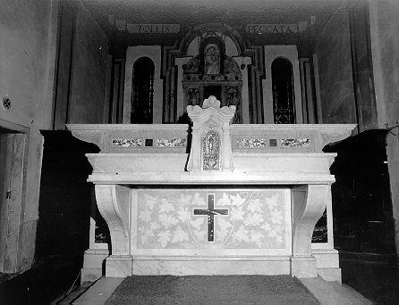 altare maggiore - bottega apuana (fine/inizio secc. XIX/ XX)