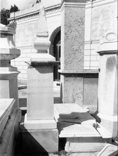 monumento funebre - ambito toscano (metà sec. XIX)