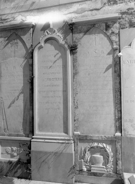 lapide tombale - ambito toscano (metà sec. XIX)