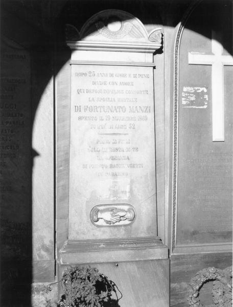 lapide tombale - bottega toscana (seconda metà sec. XIX)