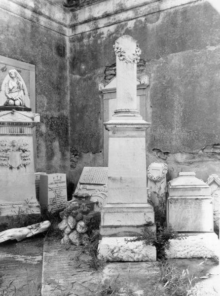 monumento funebre - bottega toscana (seconda metà sec. XIX)