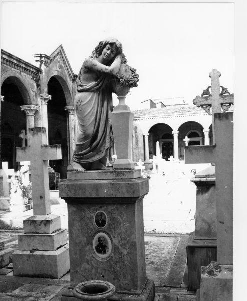 monumento funebre - bottega toscana (primo quarto sec. XX)