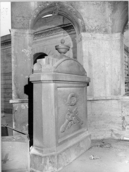 monumento funebre - bottega toscana (metà sec. XIX)