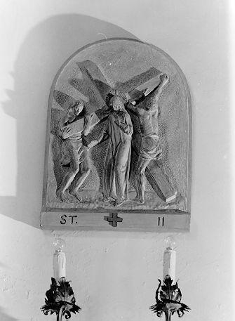 Gesù davanti a Pilato (Via Crucis, ciclo) di Guiggi Giulio (metà sec. XX)