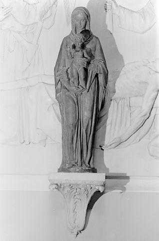 Madonna con Bambino (statua) di Guiggi Giulio (metà sec. XX)