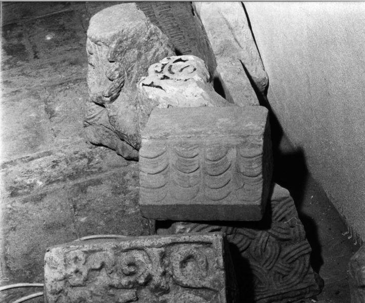 cornice architettonica, frammento - bottega toscana (fine/inizio secc. XII/ XIII)