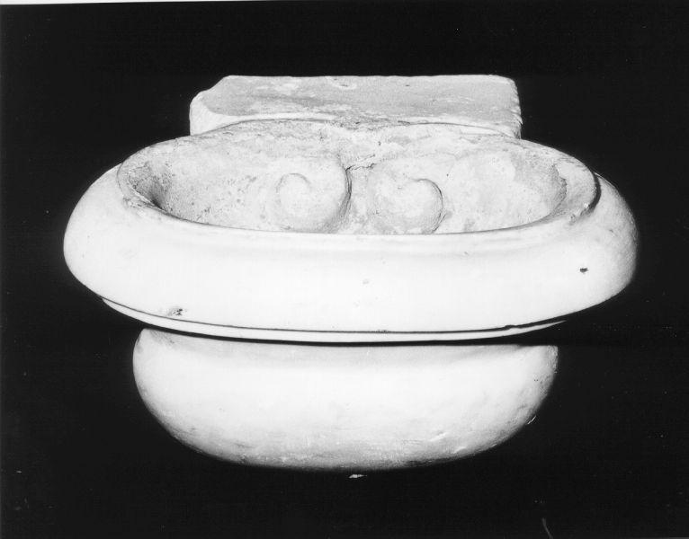 acquasantiera, opera isolata - ambito italiano (fine/inizio secc. XVII/ XVIII)