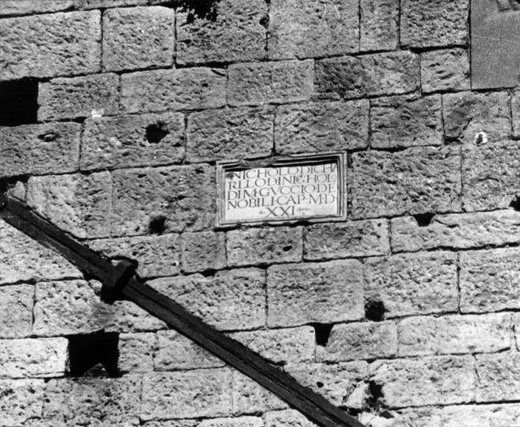 lapide commemorativa, opera isolata - bottega fiorentina (sec. XVI)