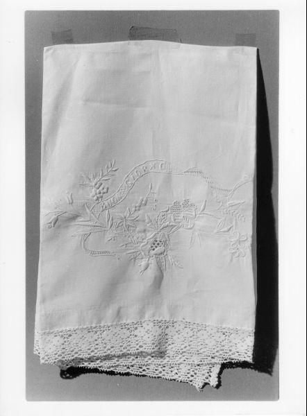 asciugamano, opera isolata - bottega toscana (inizio sec. XX)