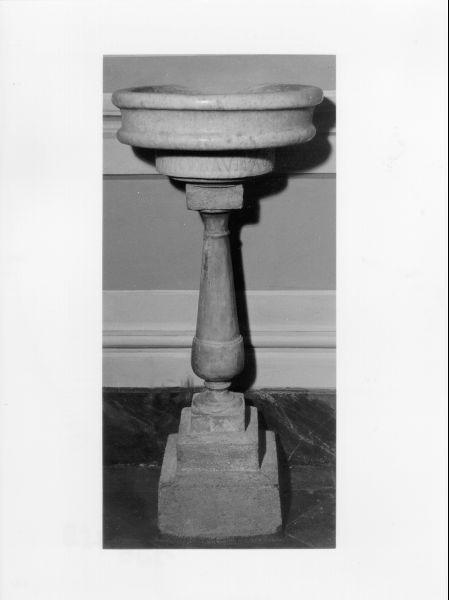 acquasantiera - a fusto, opera isolata - bottega toscana (sec. XVI)