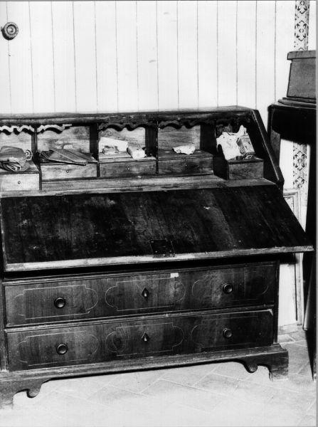 scrivania - con alzata, opera isolata - manifattura italiana (inizio sec. XX)