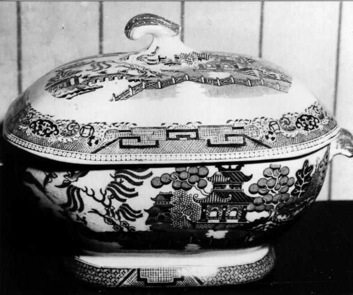 zuppiera, opera isolata - manifattura tedesca (prima metà sec. XIX)