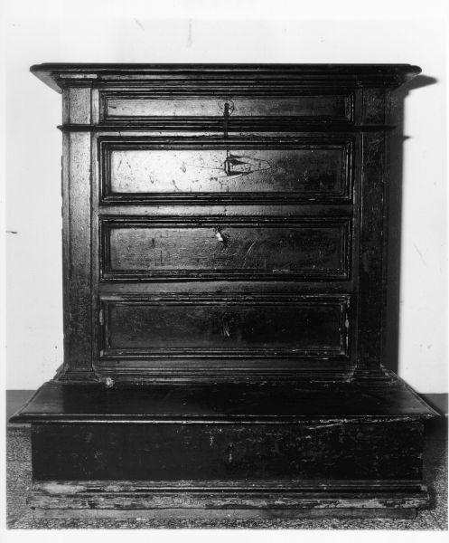 mobile, opera isolata - bottega toscana (fine/inizio secc. XVIII/ XIX)