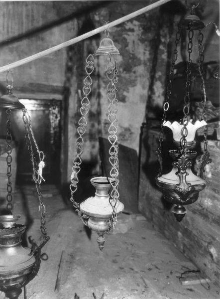 lampada pensile ad anfora, opera isolata - bottega toscana (sec. XIX)