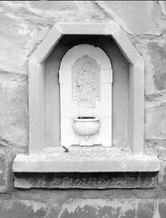 MADONNA CON BAMBINO (rilievo) - ambito apuoversiliese (sec. XX)