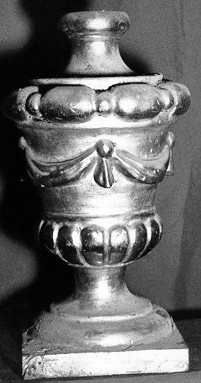 vaso d'altare con composizione floreale, serie - bottega italiana (primo quarto sec. XIX)