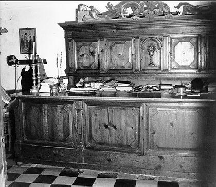 mobile da sacrestia con alzata - bottega italiana (sec. XIX)