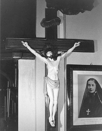 crocifisso di Necchi Ghiri Giorgio (prima metà sec. XX)