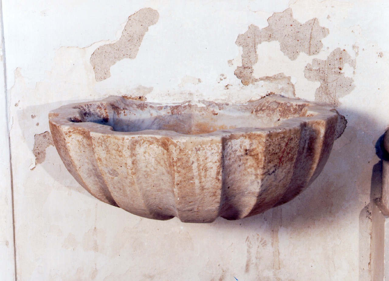 acquasantiera - a conchiglia - ambito siciliano (Seconda metà sec. XVII)