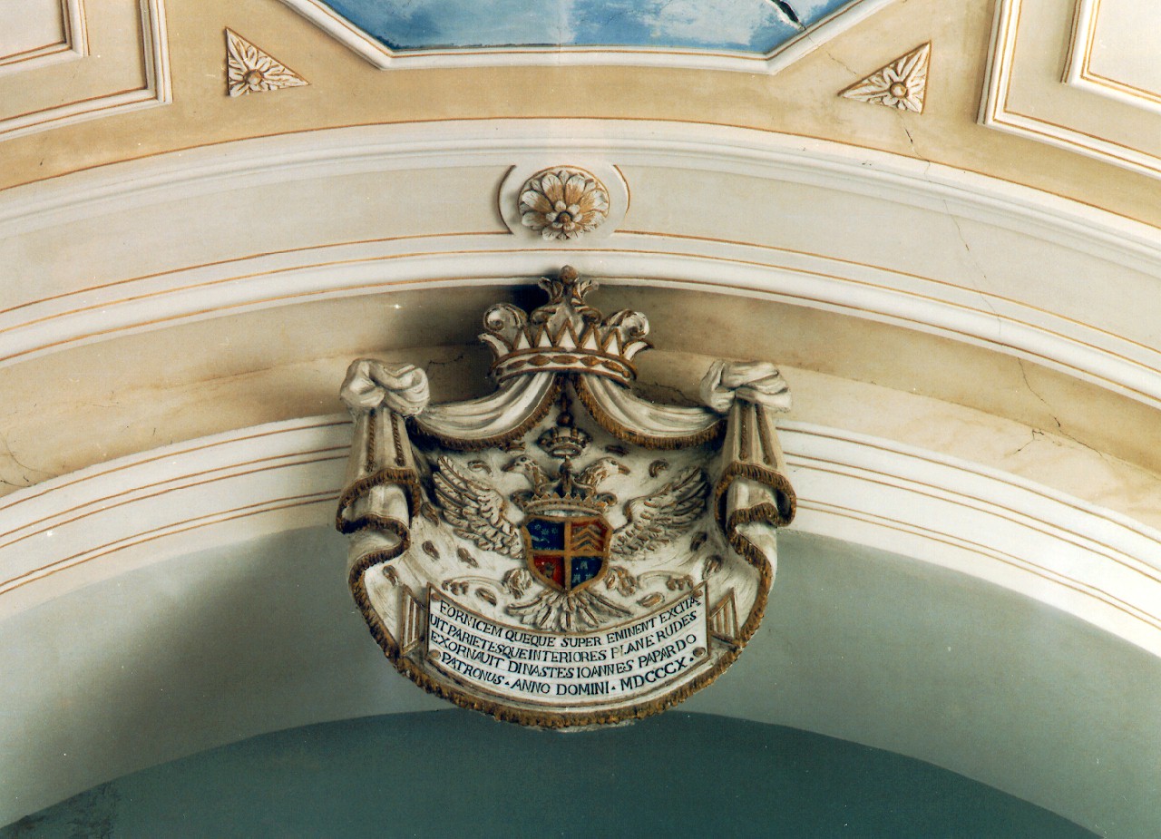 drappo coronato (rilievo) - ambito siciliano (sec. XIX)