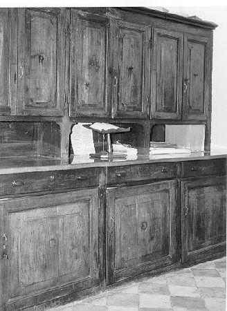 mobile da sacrestia con alzata - bottega italiana (sec. XIX)