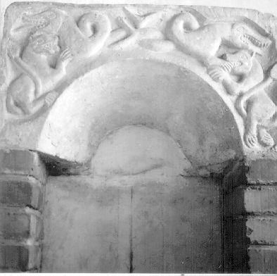 decorazione plastico-architettonica - bottega italiana (secc. XI/ XII)